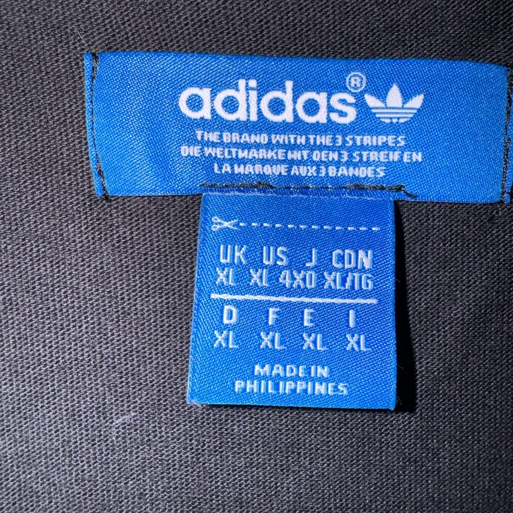 🔥2/$25 Adidas Men's Black Tee with Red Pocket - Picture 2 of 3